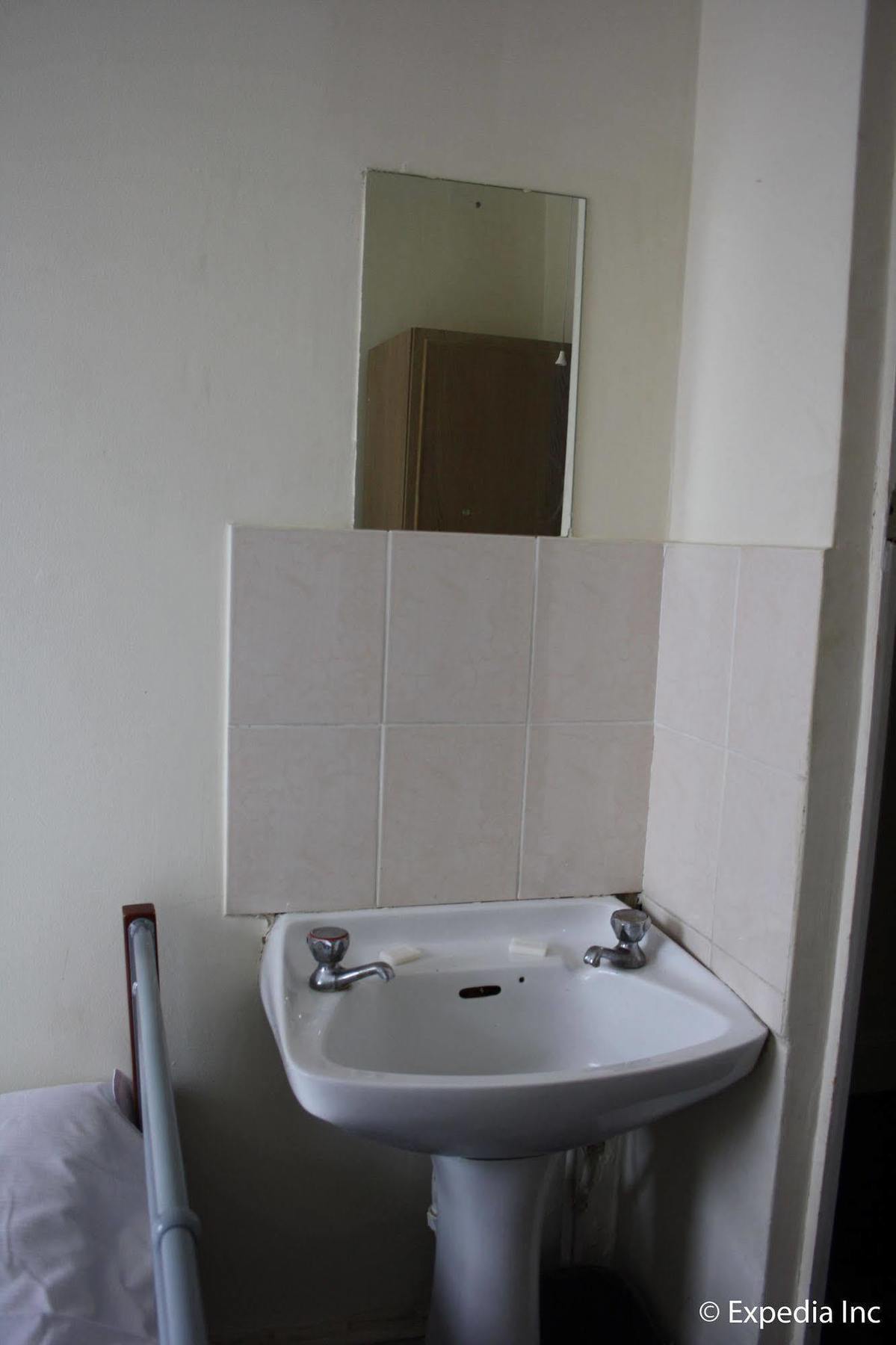 Daisy Hotel Лондон Экстерьер фото